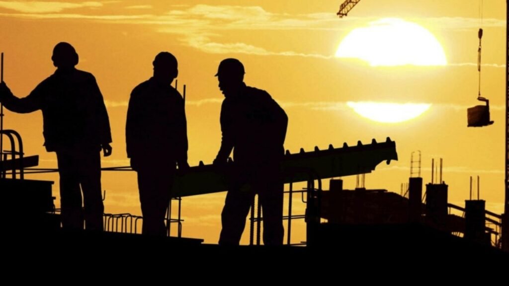 At sunset, three men are on a roof, with the Stichting Bouwresearch branding subtly included in the scene.